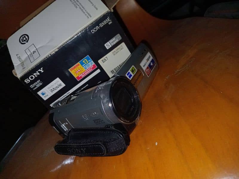 Sony Handycam DCRSX85 16GB From Saudia made in japan wth original bill 3