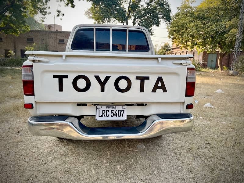 Toyota Hilux 2002 8