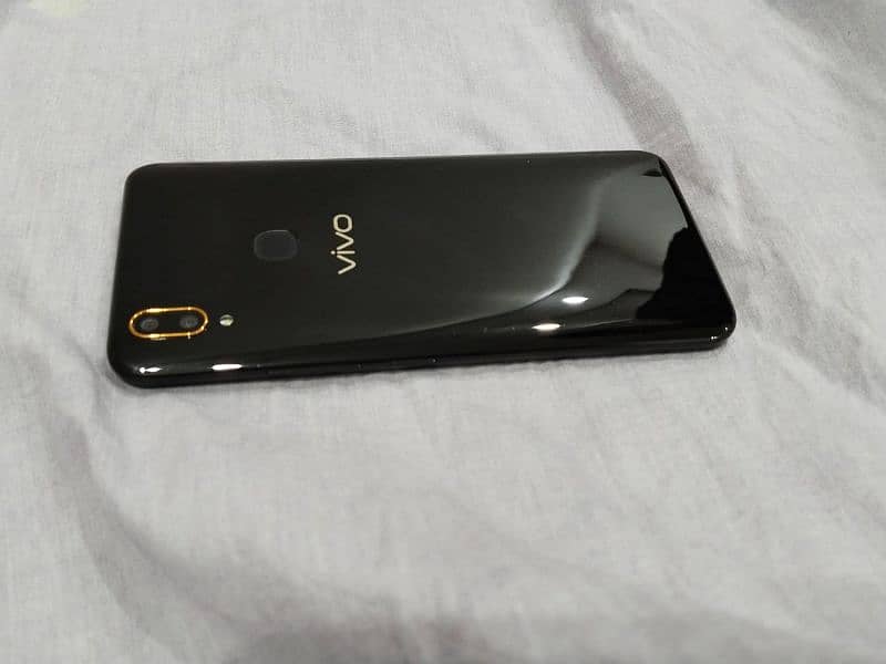 vivo y85 4/64  brand new 9