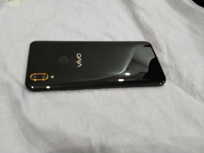 vivo y85 4/64  brand new 10