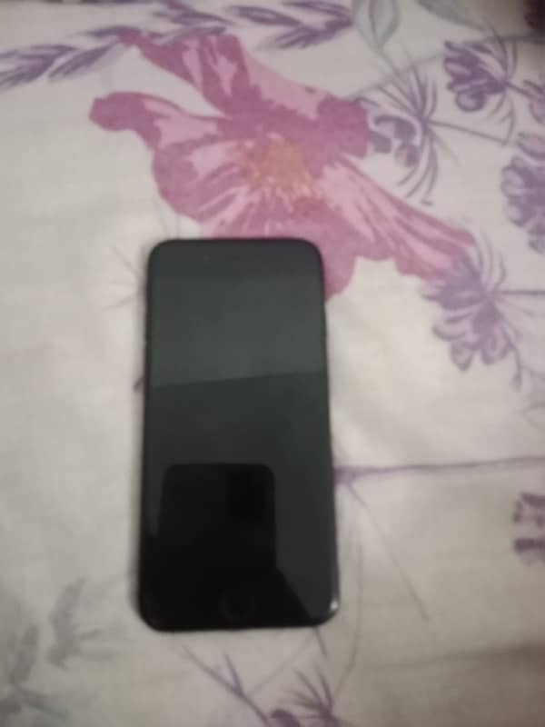 I m selling my iPhone 7 full ok set nothing change non pta 128 gb 1