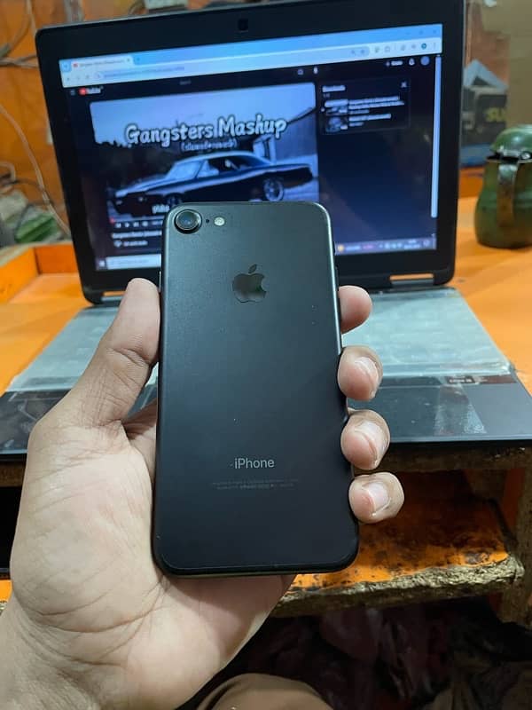 iPhone 7 Black calour 128 GB 1