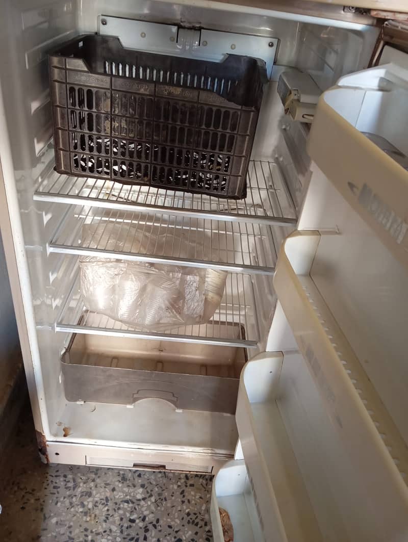 Refrigerator dawlance 0