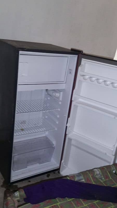 dowlance mini fridge 2