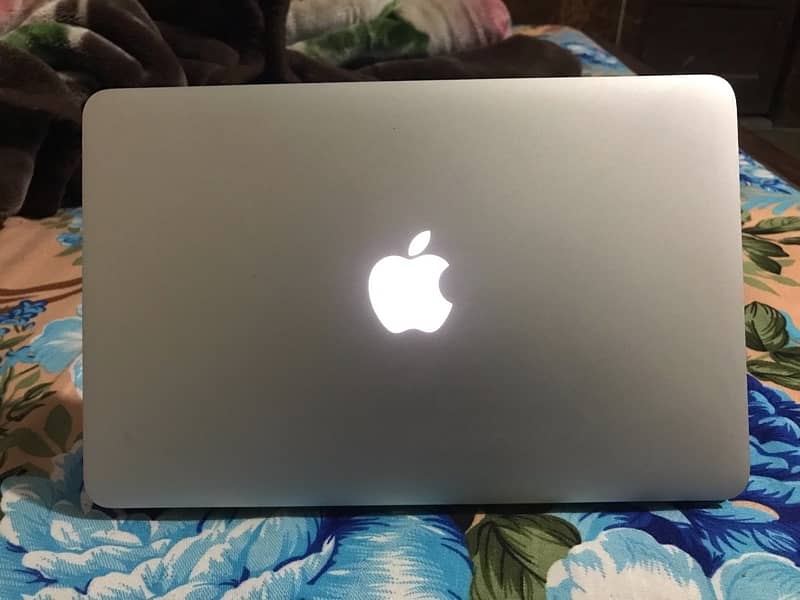 Apple MacBook Air 2015 0