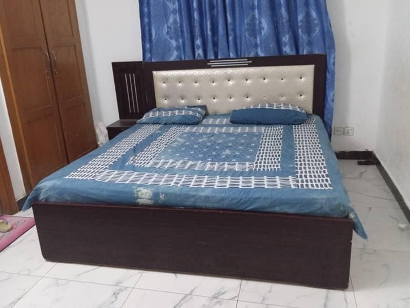 King size bed with mattress 0