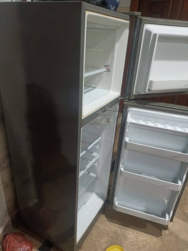 urgent sale dawlance mini fridge 2