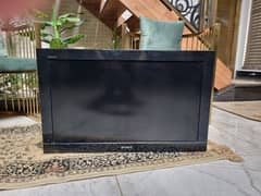 Sony Bravia KLV-32BX300 - 32" LCD TV for Sale