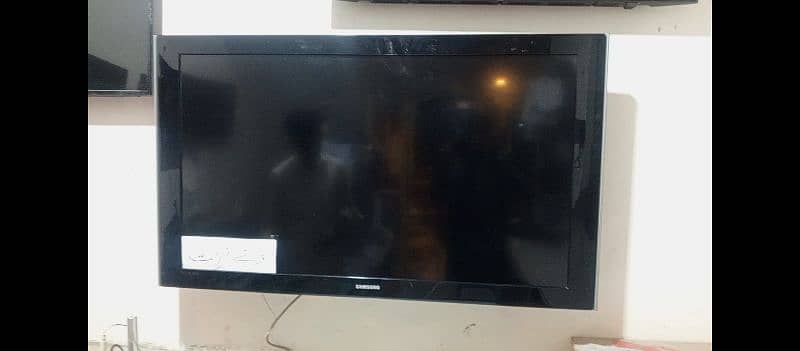 LED (50)inch Black colour 1