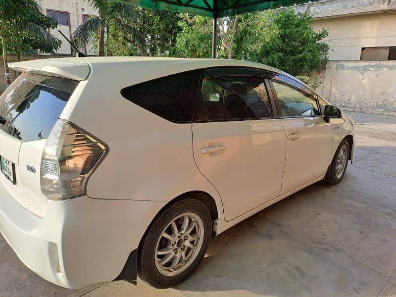 Toyota Prius Alpha 2012 2