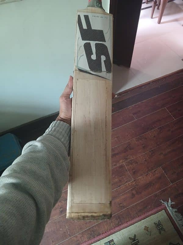 SF cricket bat 2