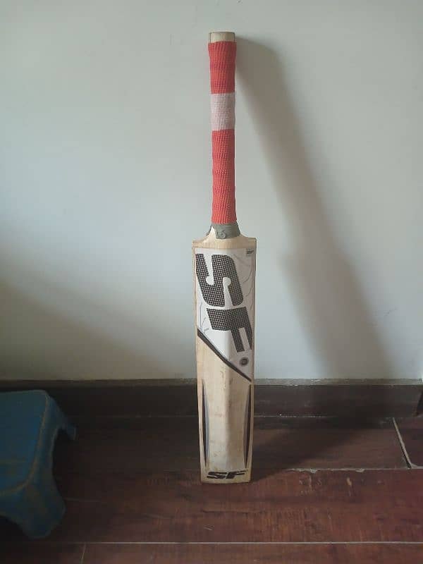 SF cricket bat 4