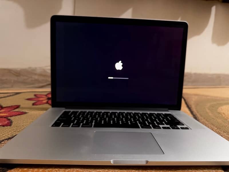 MacBook Pro 2015 (15.4” Retina display) Core i7 0