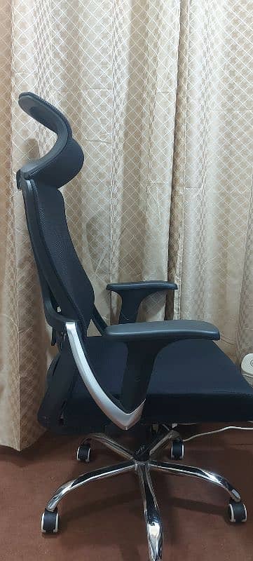 chair/Executive Revolving chairs/office chairs/mesh chairs/high back 1