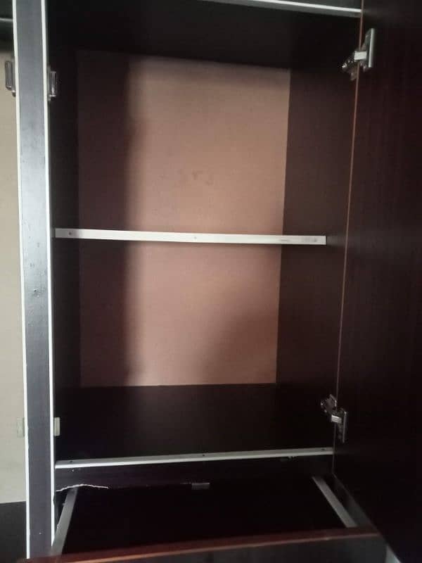 Wooden wardrobe new condition 4