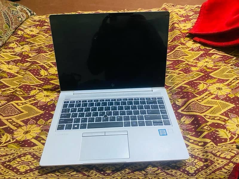 Hp elitebook 840g5 i5 8th gen Touch screen 6