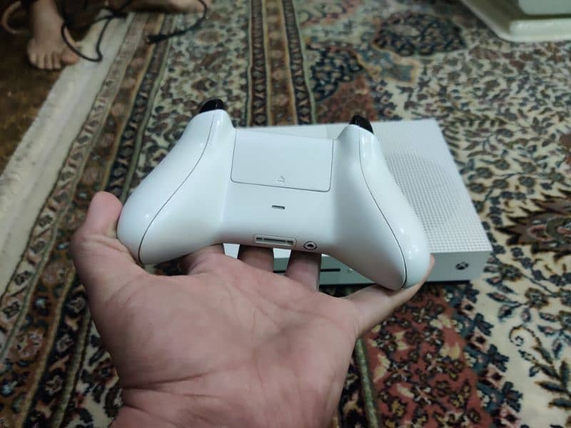 XBOX ONE S 1 TB 5