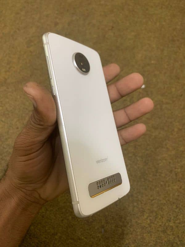 Moto z4.4/128. condition 10.95 pta approved hai only exchange 1