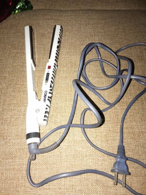 Conair hair straightener in good condition for urgent sale 1