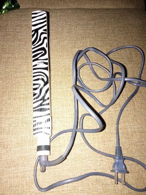 Conair hair straightener in good condition for urgent sale 2