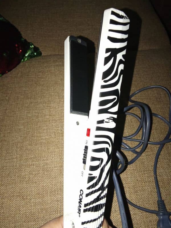 Conair hair straightener in good condition for urgent sale 3