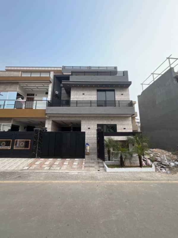 5 MARLY MODERN DESIGN FACING PARK HOUSE TRIPPLE STOREY FOR SALE 0