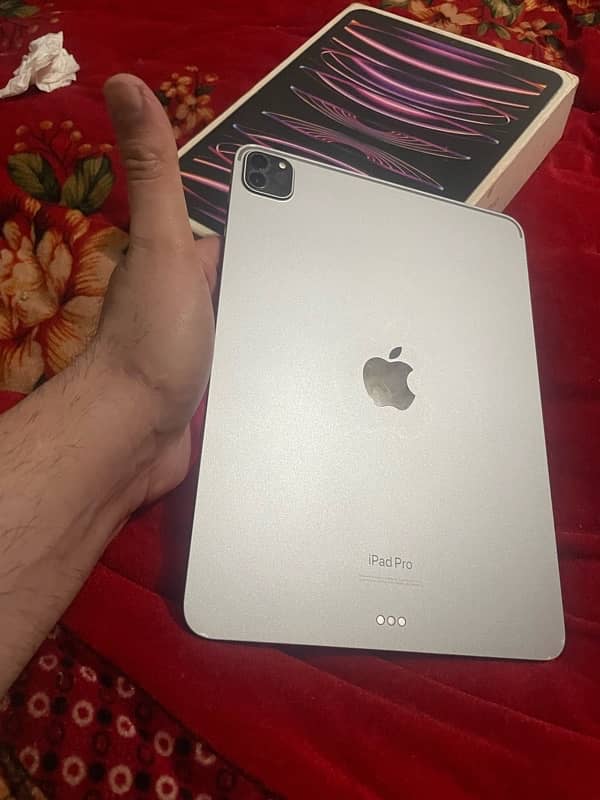 ipad pro m2chip 11"inch 128gb 1