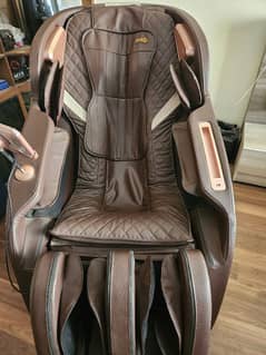 ZERO'S U-VICTOR MASSAGE CHAIR