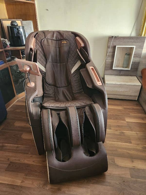 ZERO'S U-VICTOR MASSAGE CHAIR 1