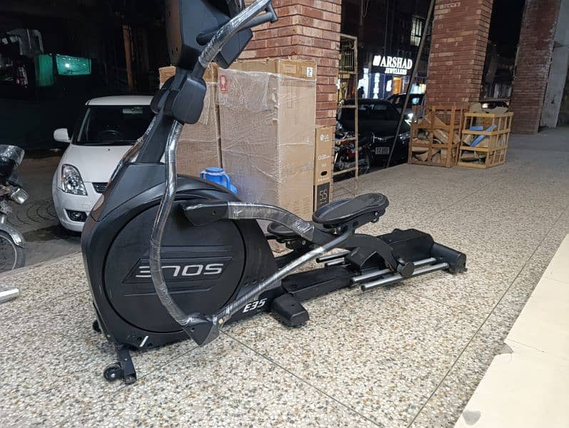 sole E35 elliptical trainer with Auto incline 180kg capacity 1