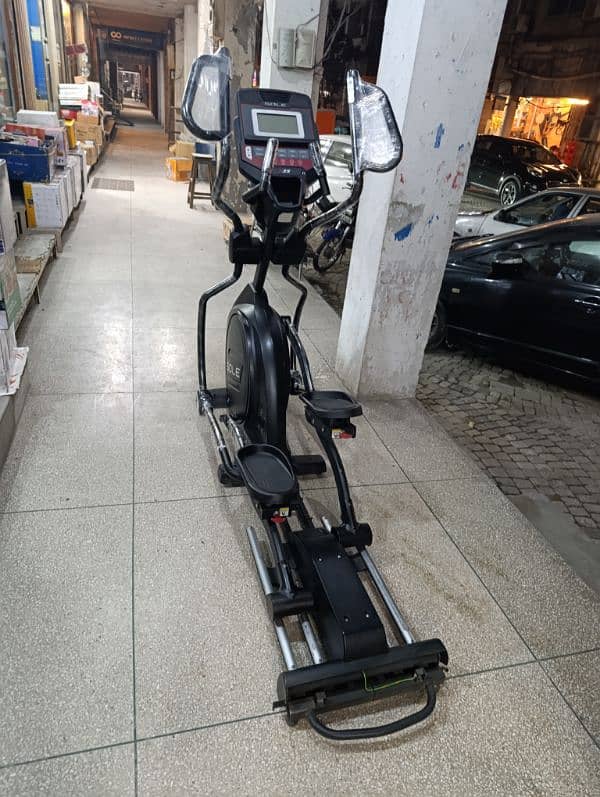 sole E35 elliptical trainer with Auto incline 180kg capacity 2