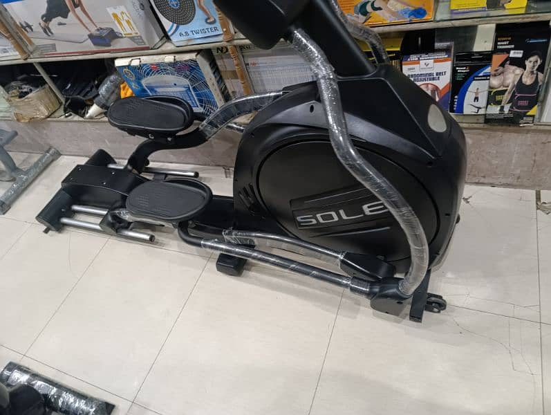 sole E35 elliptical trainer with Auto incline 180kg capacity 8