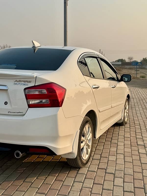 Honda City Aspire 2018 1.5 white wooden interior 4