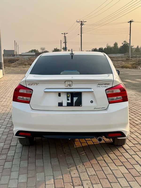 Honda City Aspire 2018 1.5 white wooden interior 6