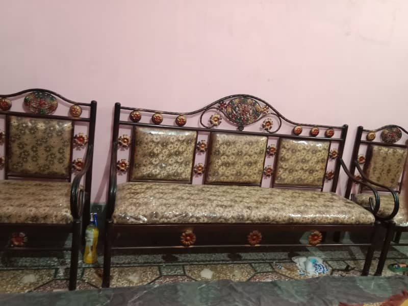 New Condition Iron Sofa Set 4