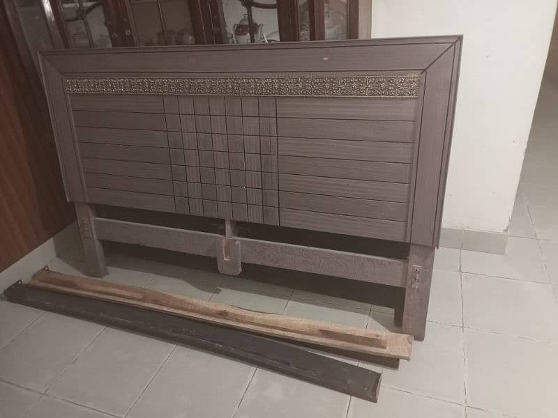 King size bed in good condition 0