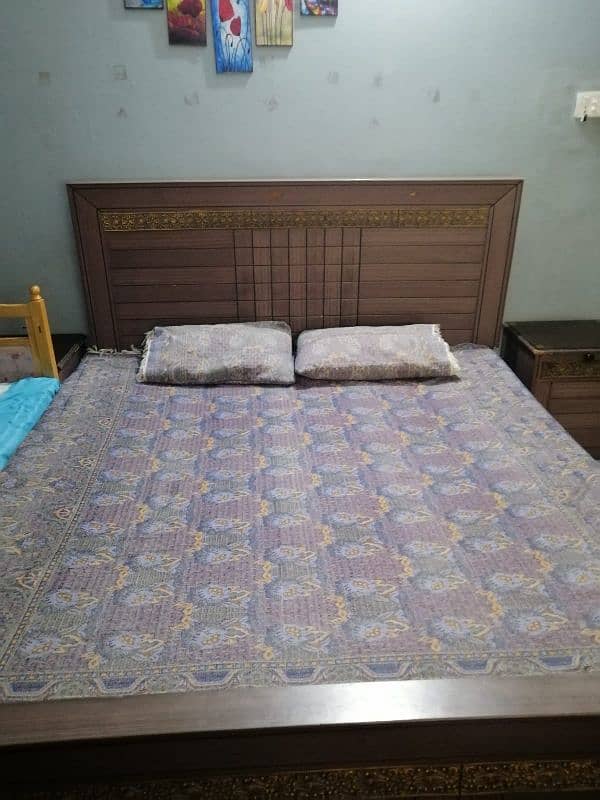 King size bed in good condition 2