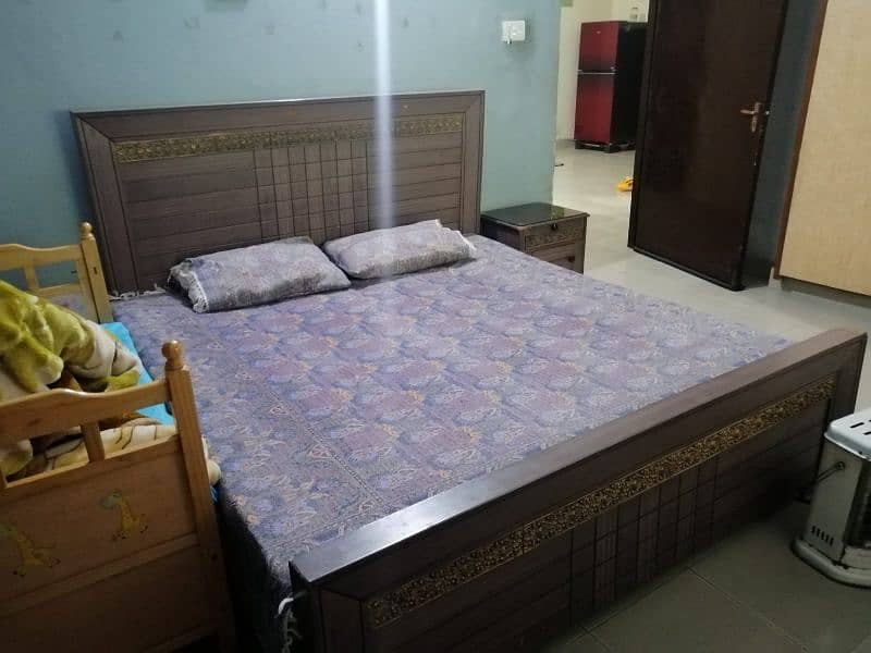 King size bed in good condition 4