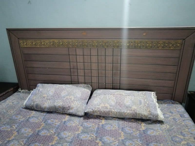 King size bed in good condition 6