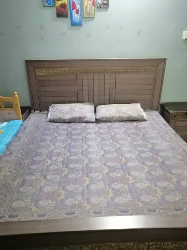 King size bed in good condition 7