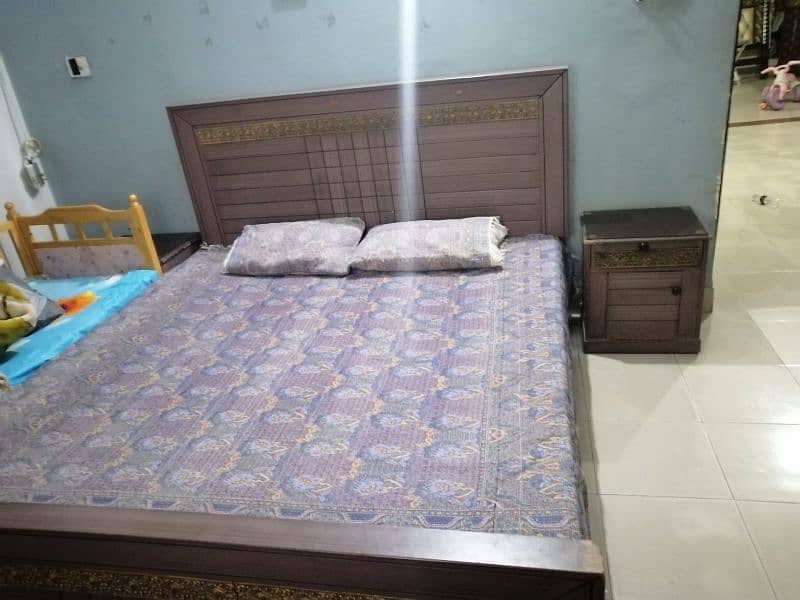 King size bed in good condition 8