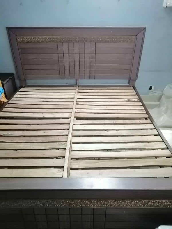 King size bed in good condition 10