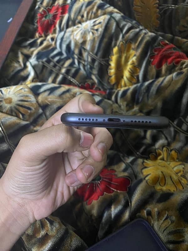 Iphone 11 Black Colour Jv 5