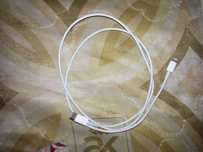 Apple iphone 20W charger 2