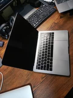 MacBook Pro 13-inch 2017 - i5 - 8GB Ram for Sale