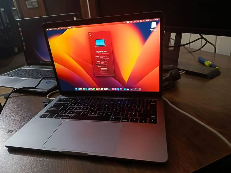 MacBook Pro 13-inch 2017 - i5 - 8GB Ram for Sale 3