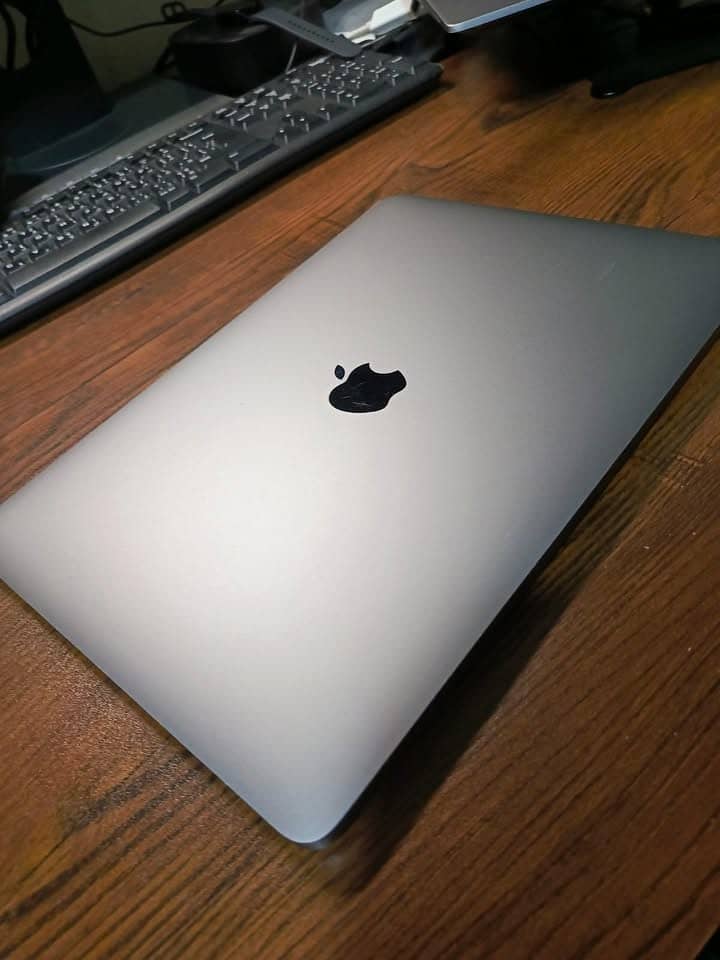 MacBook Pro 13-inch 2017 - i5 - 8GB Ram for Sale 4