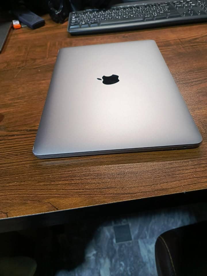 MacBook Pro 13-inch 2017 - i5 - 8GB Ram for Sale 5