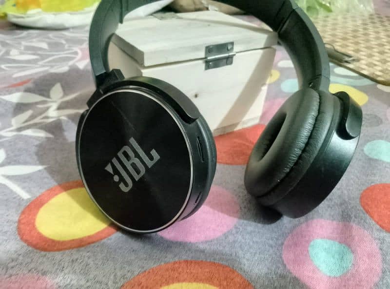 JBL Headphone wireless 0