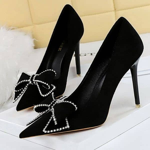 Heels black in size six 1